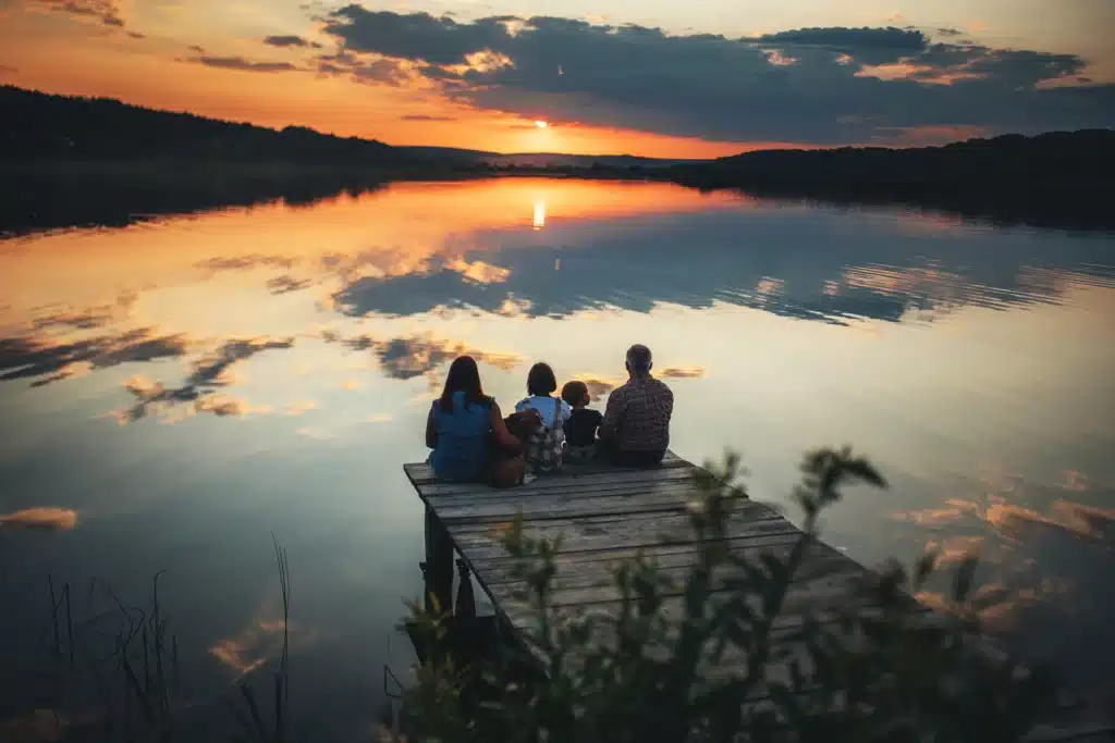 .Alentours Tourisme 32 famille lac